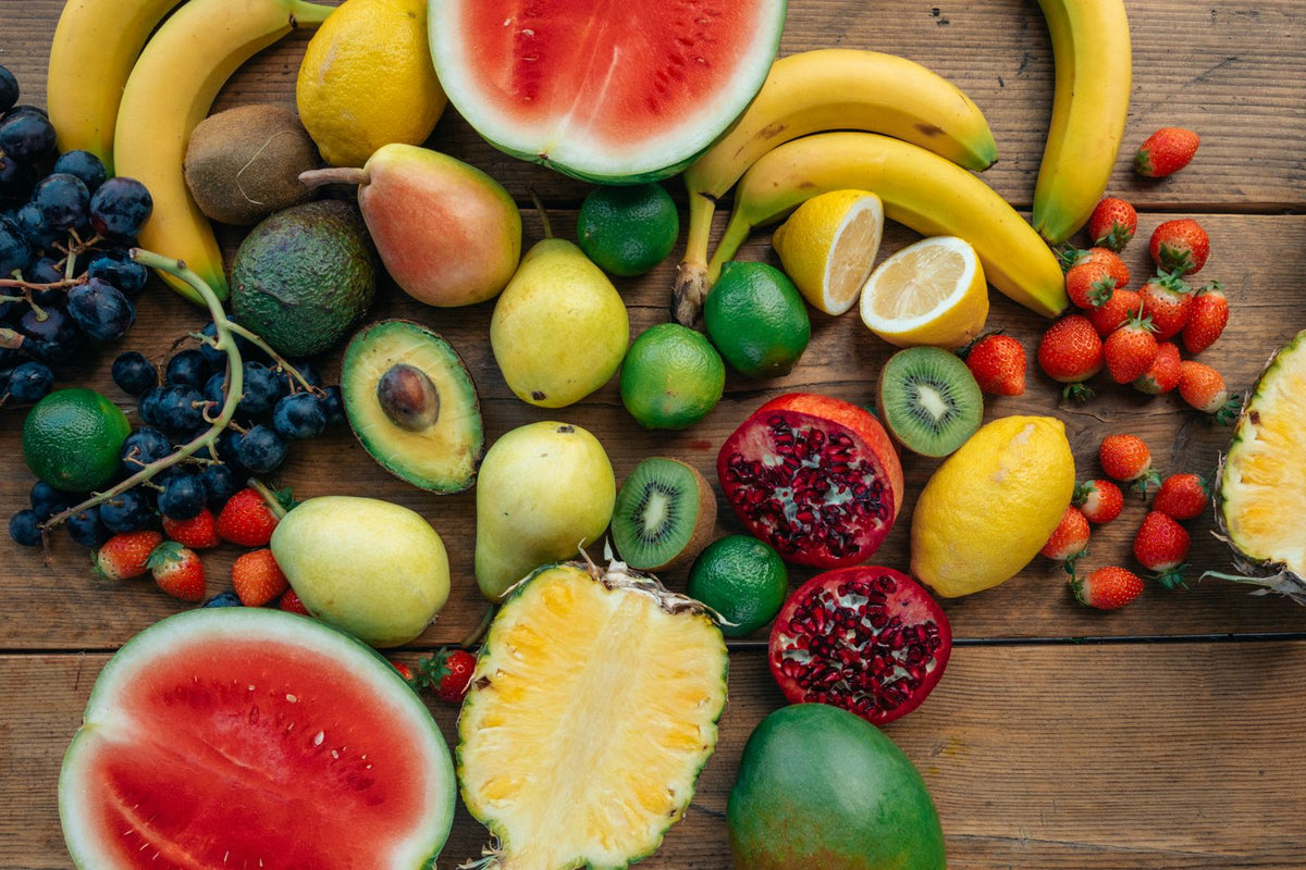 Frische Früchte mit Wassermelone, Ananas und Trauben